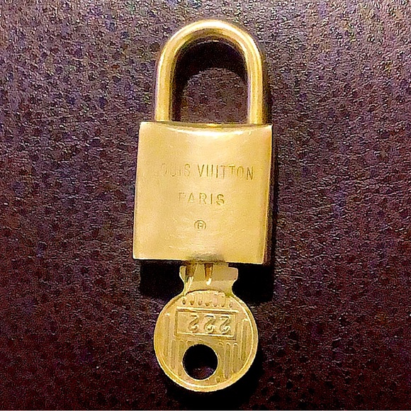 Vintage LV Louis Vuitton Padlock Lock & Key 222 Angel Number - Picture 9 of 10
